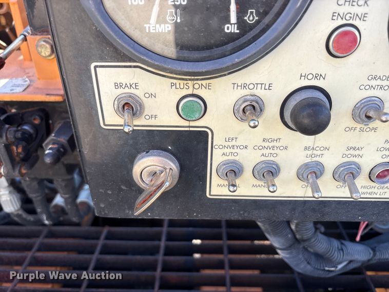 image for item EM6128 2012 Lee-Boy 8500B paver