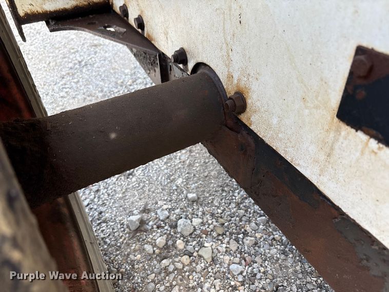 image for item EM6130 1998 Bobcat 773 skid steer loader