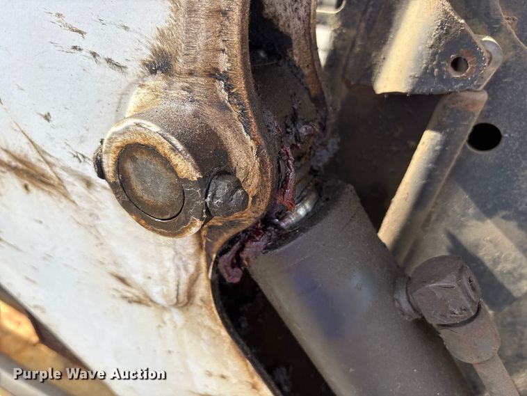 image for item EM6130 1998 Bobcat 773 skid steer loader