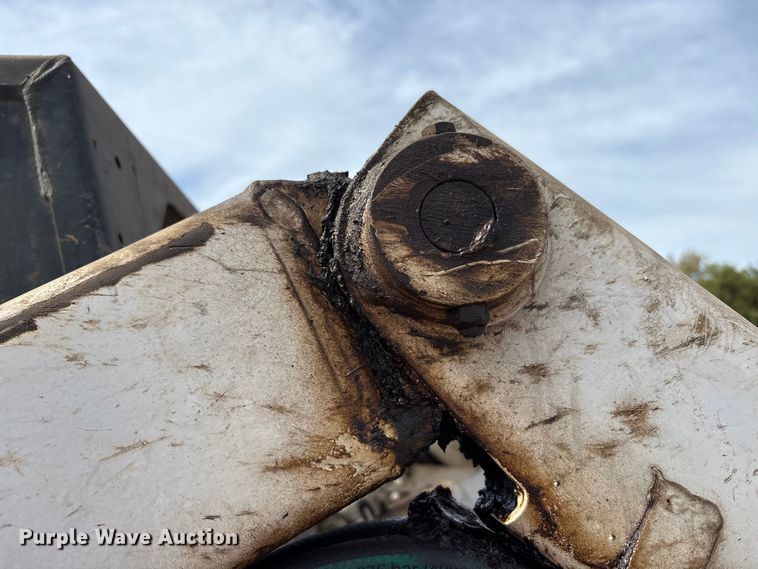 image for item EM6130 1998 Bobcat 773 skid steer loader