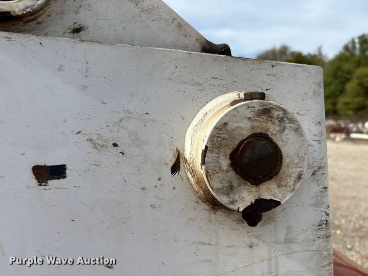 image for item EM6130 1998 Bobcat 773 skid steer loader