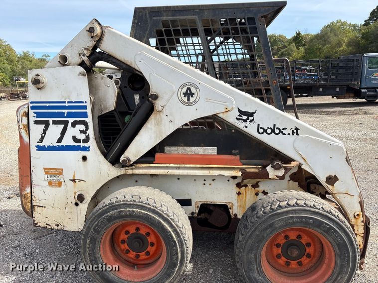 image for item EM6130 1998 Bobcat 773 skid steer loader