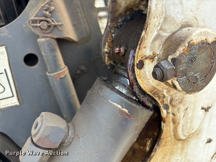 image for item EM6130 1998 Bobcat 773 skid steer loader