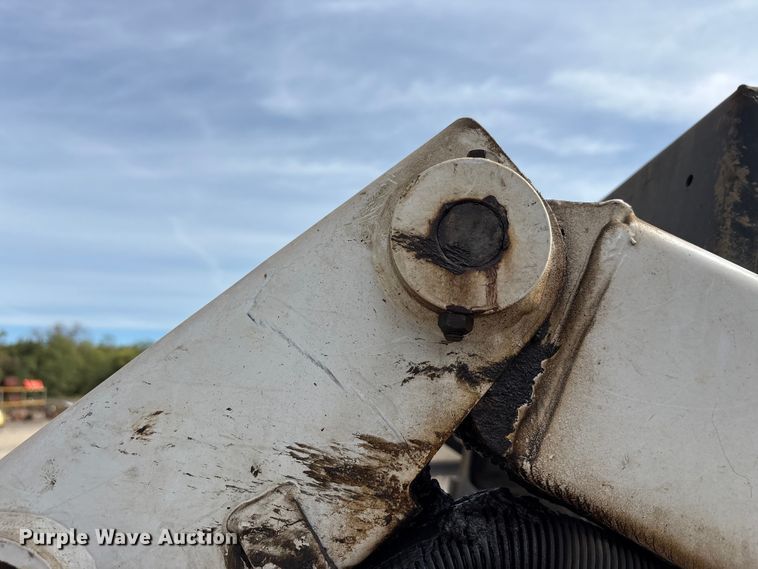 image for item EM6130 1998 Bobcat 773 skid steer loader