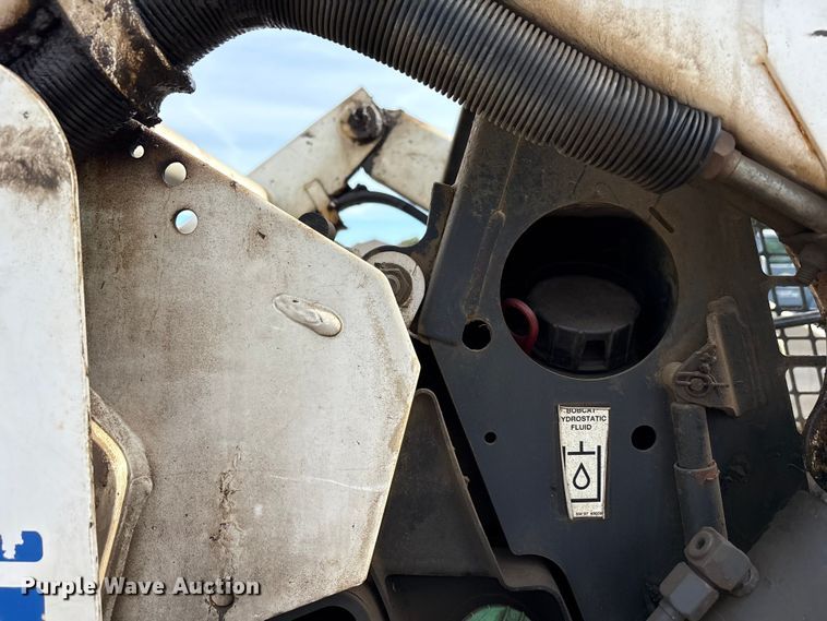 image for item EM6130 1998 Bobcat 773 skid steer loader