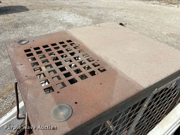 image for item EM6130 1998 Bobcat 773 skid steer loader