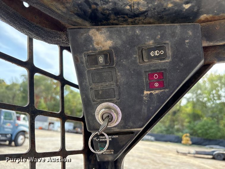 image for item EM6130 1998 Bobcat 773 skid steer loader