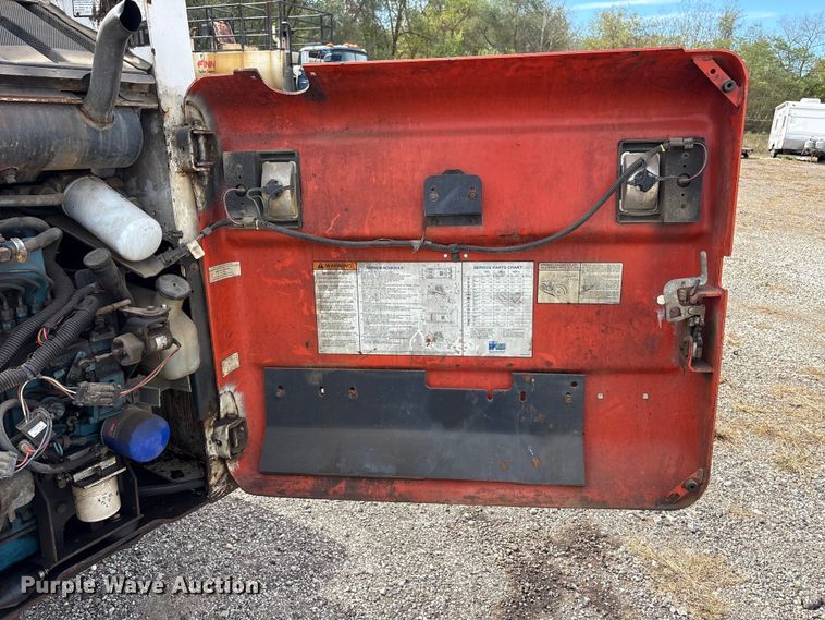 image for item EM6130 1998 Bobcat 773 skid steer loader