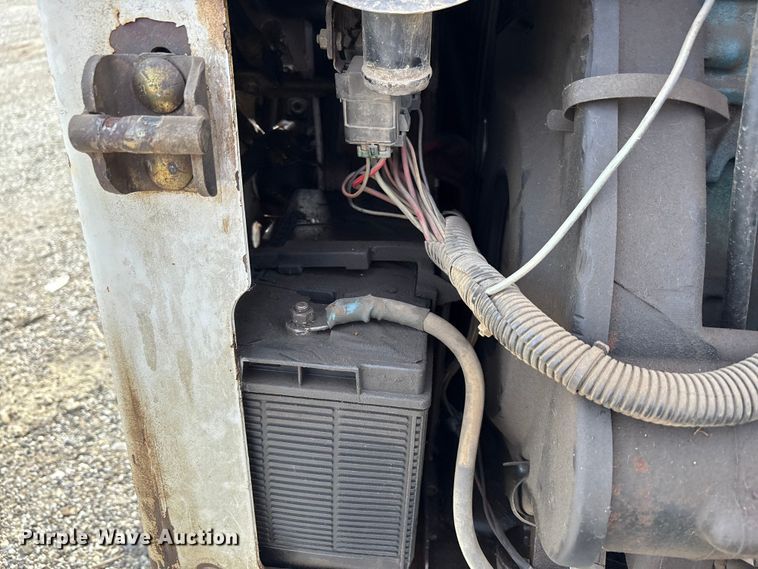 image for item EM6130 1998 Bobcat 773 skid steer loader