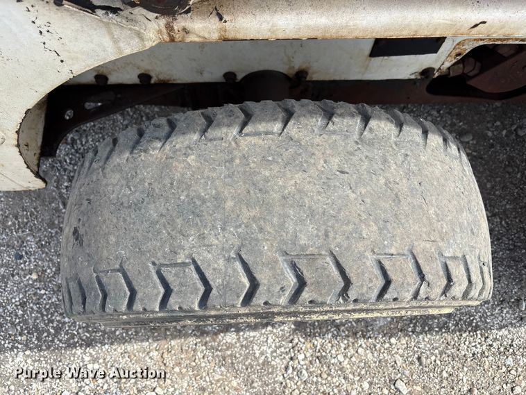 image for item EM6130 1998 Bobcat 773 skid steer loader