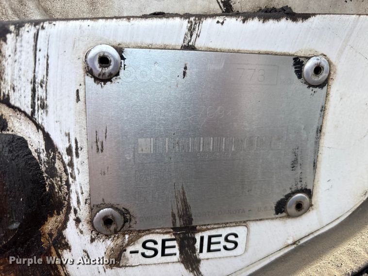 image for item EM6130 1998 Bobcat 773 skid steer loader