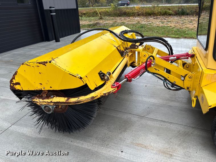 image for item EM6134 2015 Superior Broom SM80-K broom