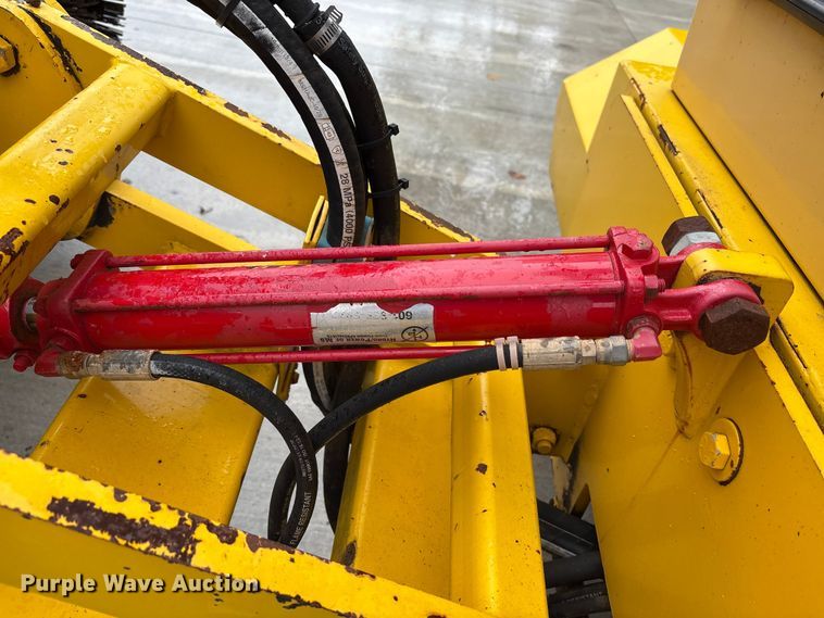 image for item EM6134 2015 Superior Broom SM80-K broom