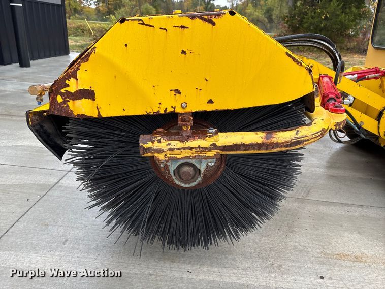 image for item EM6134 2015 Superior Broom SM80-K broom