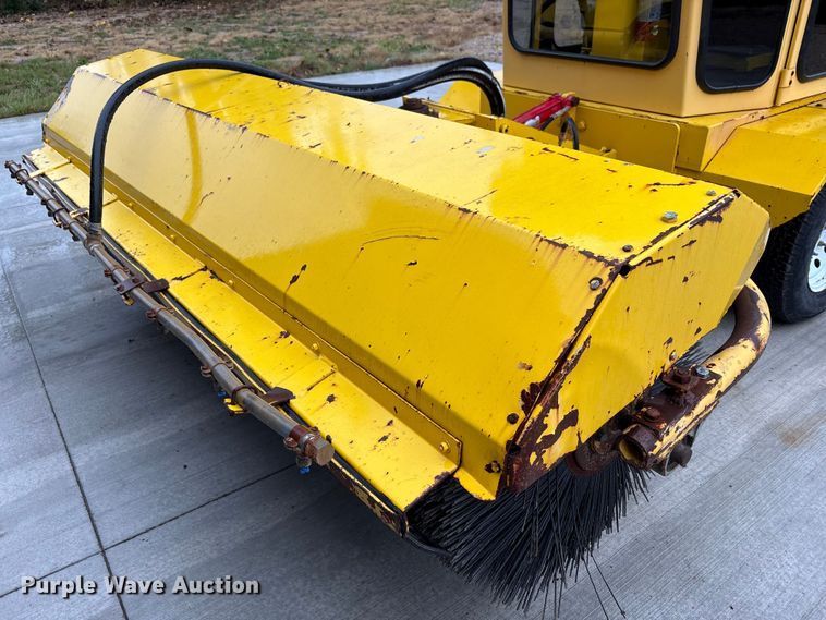 image for item EM6134 2015 Superior Broom SM80-K broom