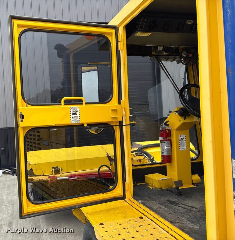 image for item EM6134 2015 Superior Broom SM80-K broom