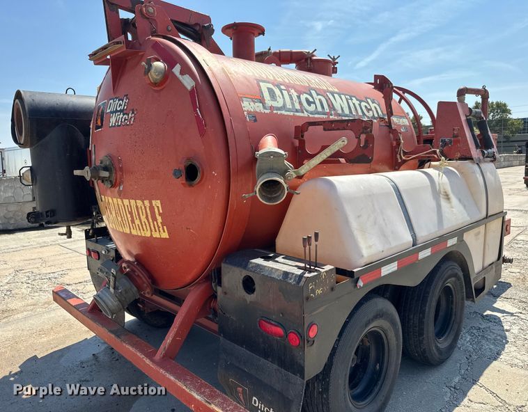 image for item EM8091 2009 Ditch Witch FX30 vacuum excavator