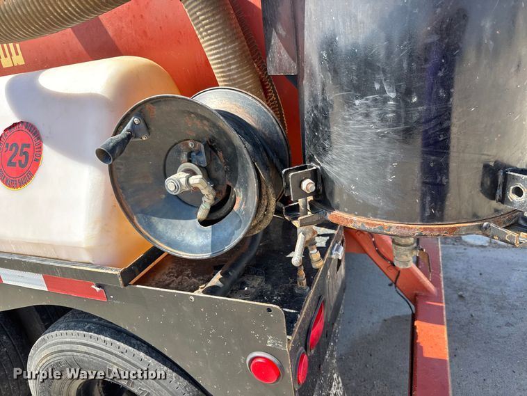 image for item EM8091 2009 Ditch Witch FX30 vacuum excavator