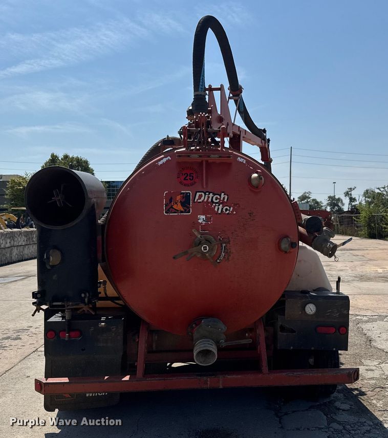 image for item EM8092 2013 Ditch Witch FX60 vacuum excavator