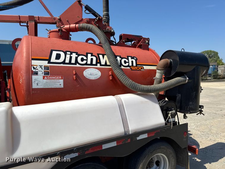 image for item EM8092 2013 Ditch Witch FX60 vacuum excavator