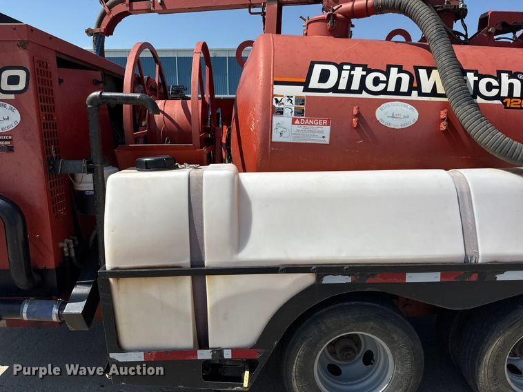 image for item EM8092 2013 Ditch Witch FX60 vacuum excavator