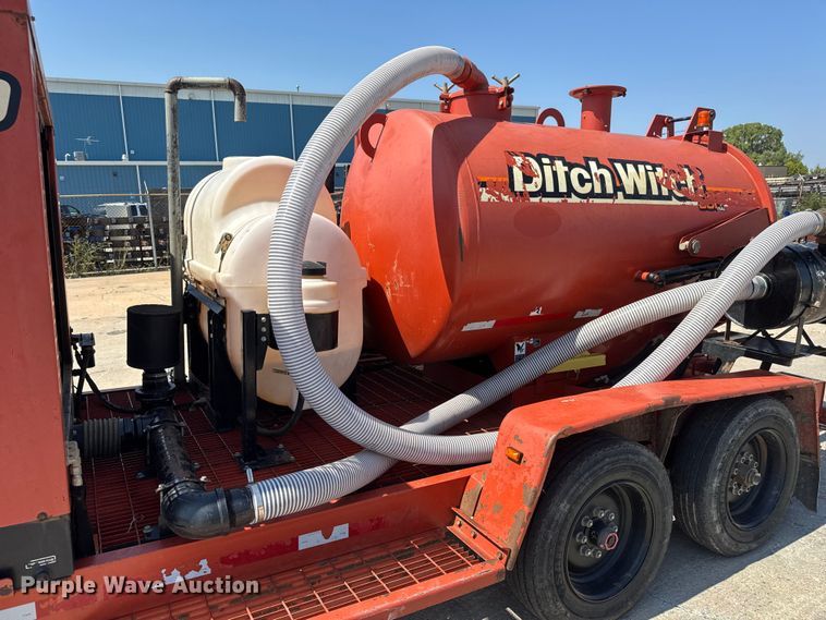 image for item EM8093 2012 Ditch Witch FX60 vacuum excavator