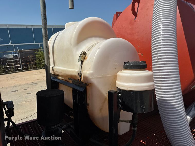 image for item EM8093 2012 Ditch Witch FX60 vacuum excavator