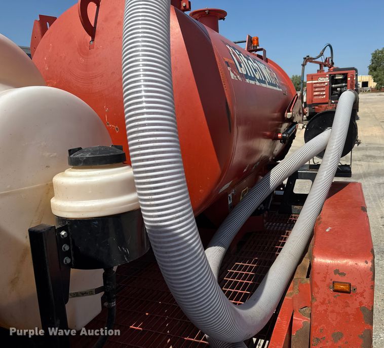 image for item EM8093 2012 Ditch Witch FX60 vacuum excavator