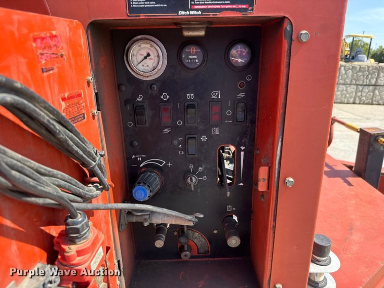 image for item EM8093 2012 Ditch Witch FX60 vacuum excavator