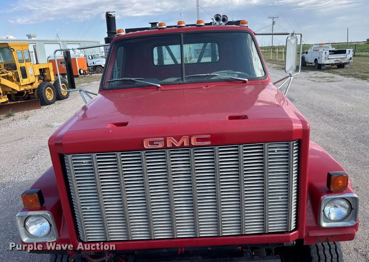 image for item EM8305 1982 GMC Brigadier truck cab and chassis