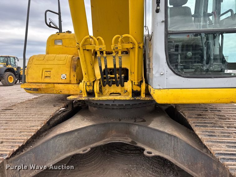 image for item EM8389 2005 Kobelco SK210LC excavator