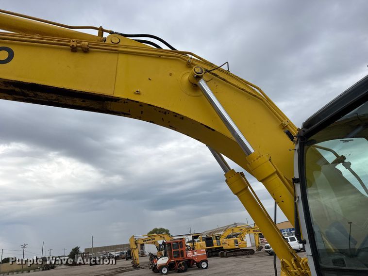 image for item EM8389 2005 Kobelco SK210LC excavator