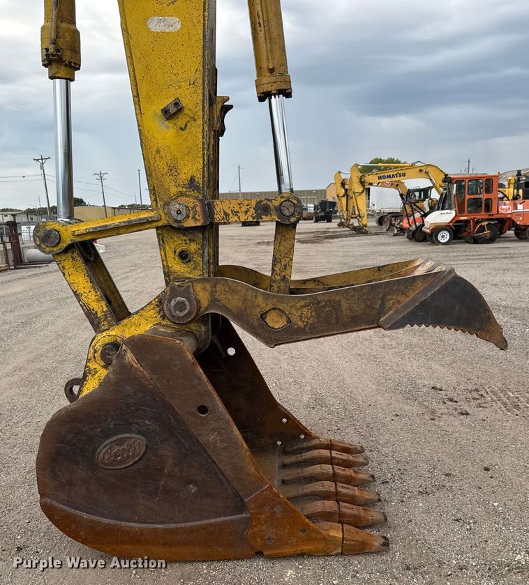 image for item EM8389 2005 Kobelco SK210LC excavator