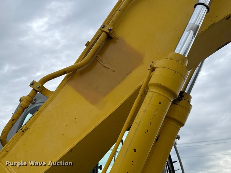 image for item EM8389 2005 Kobelco SK210LC excavator