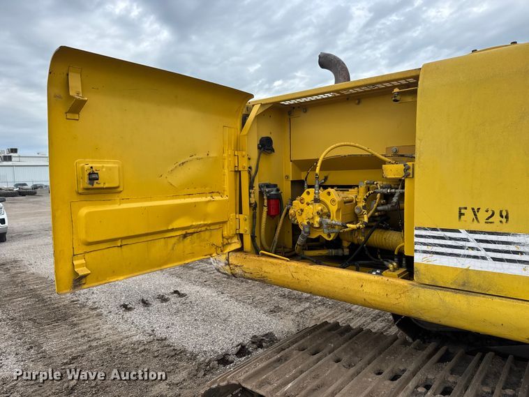 image for item EM8389 2005 Kobelco SK210LC excavator