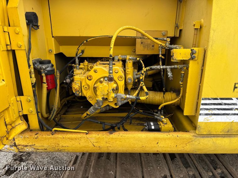 image for item EM8389 2005 Kobelco SK210LC excavator