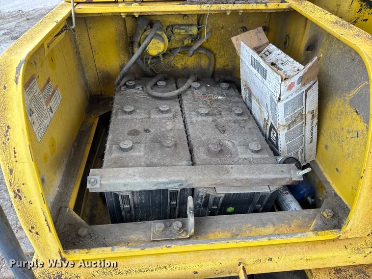 image for item EM8389 2005 Kobelco SK210LC excavator