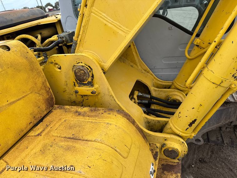 image for item EM8389 2005 Kobelco SK210LC excavator
