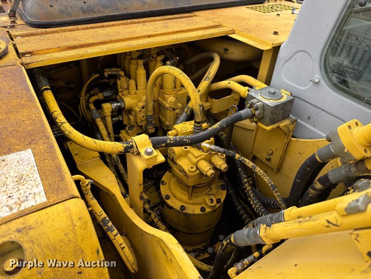 image for item EM8389 2005 Kobelco SK210LC excavator