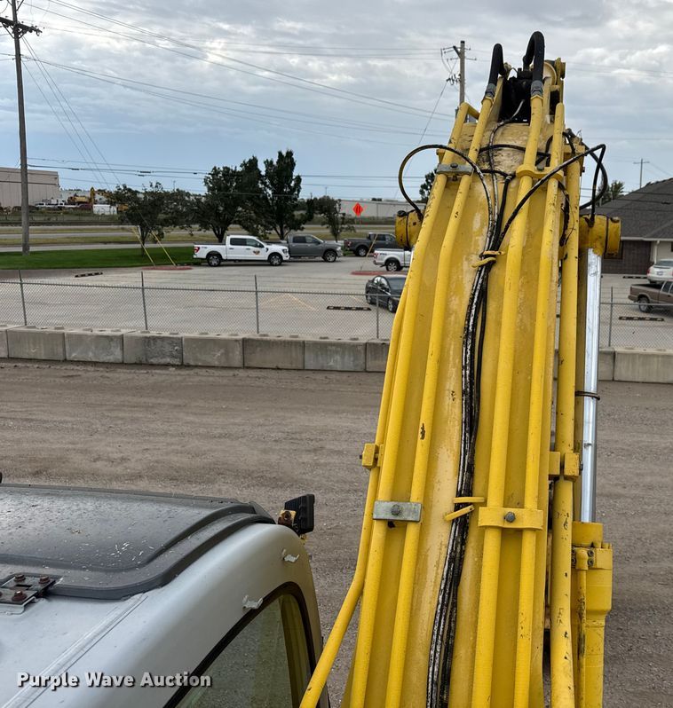 image for item EM8389 2005 Kobelco SK210LC excavator