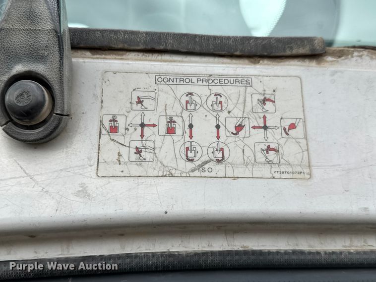 image for item EM8389 2005 Kobelco SK210LC excavator
