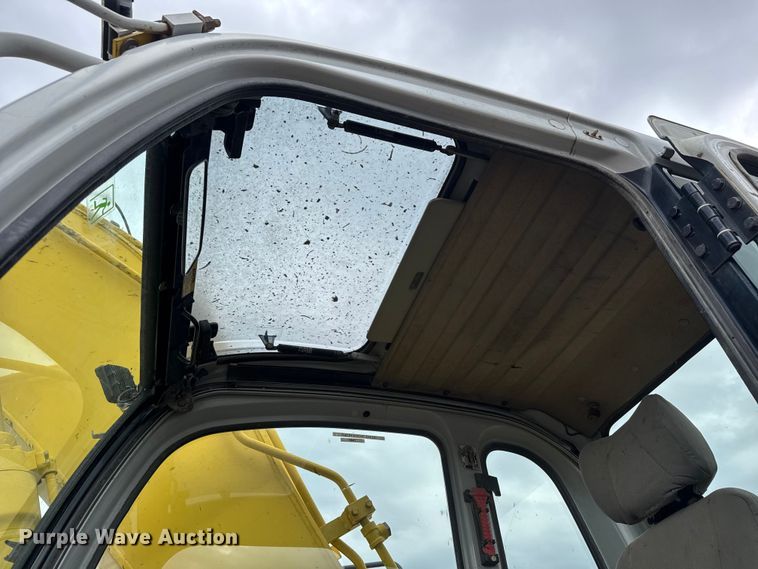 image for item EM8389 2005 Kobelco SK210LC excavator