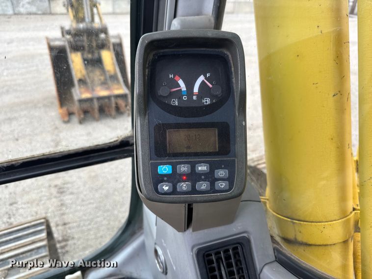 image for item EM8389 2005 Kobelco SK210LC excavator