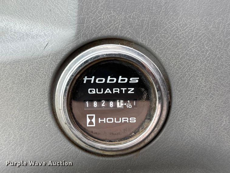 image for item EM8389 2005 Kobelco SK210LC excavator