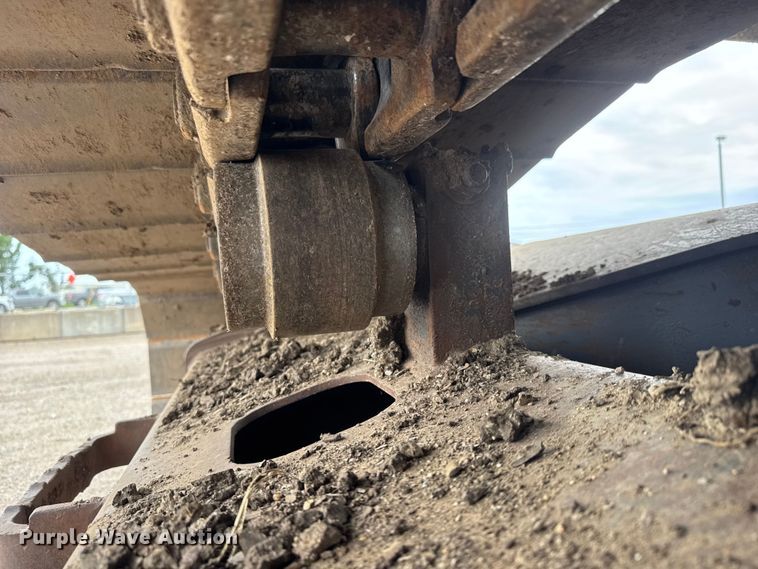 image for item EM8389 2005 Kobelco SK210LC excavator