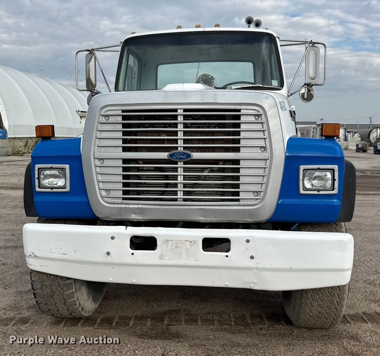 image for item EM8402 1993 Ford LT8000 truck cab and chassis