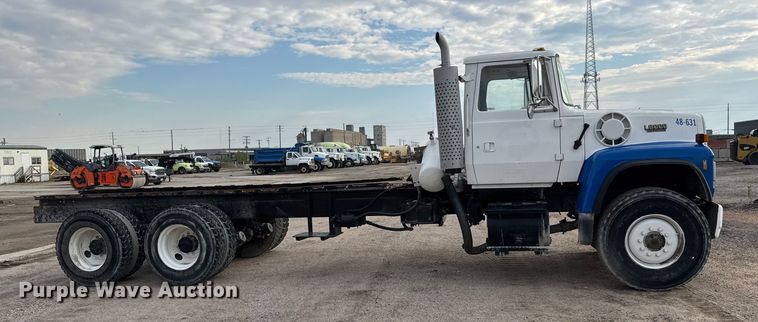 image for item EM8402 1993 Ford LT8000 truck cab and chassis