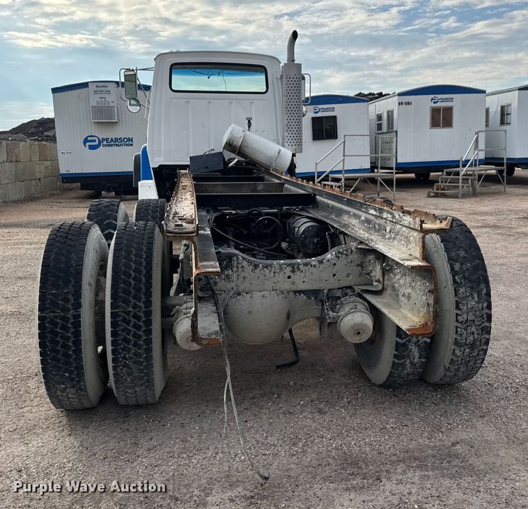 image for item EM8402 1993 Ford LT8000 truck cab and chassis