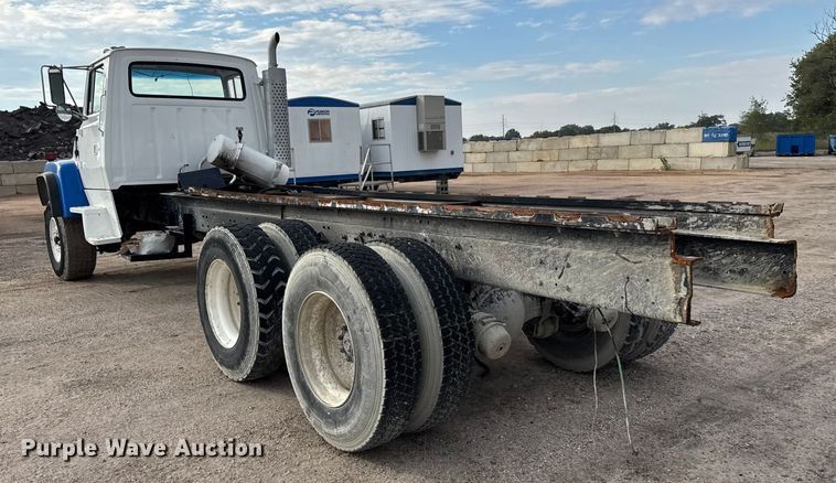 image for item EM8402 1993 Ford LT8000 truck cab and chassis