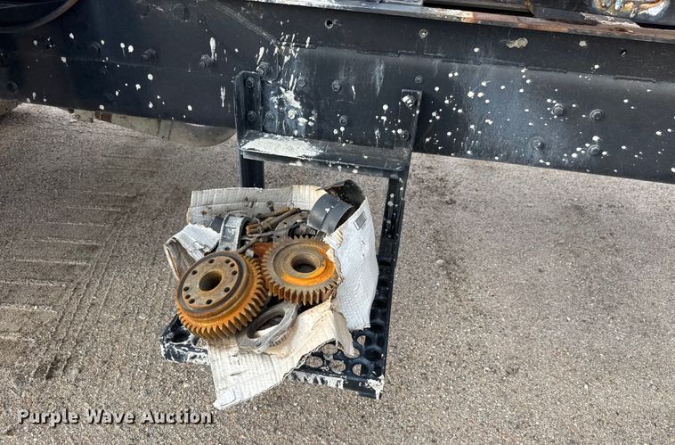 image for item EM8402 1993 Ford LT8000 truck cab and chassis